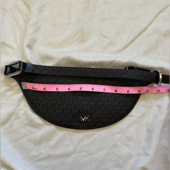 (NEW) Michael Kors Black Reversible Belt Bag - Picture 3 of 7